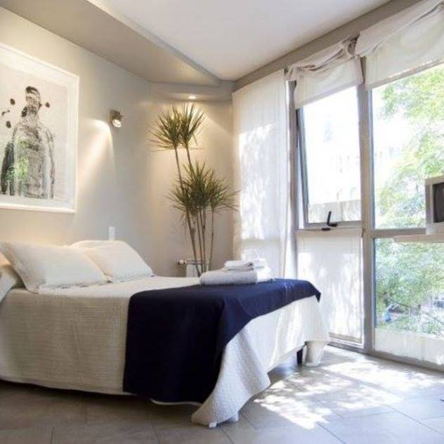 En tarz yatak odası dekorasyonları - güneş alan aydınlatması güzel yatak odası