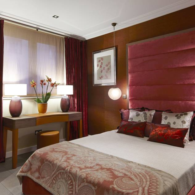 En tarz yatak odası dekorasyonları - kırmızı yatak odası